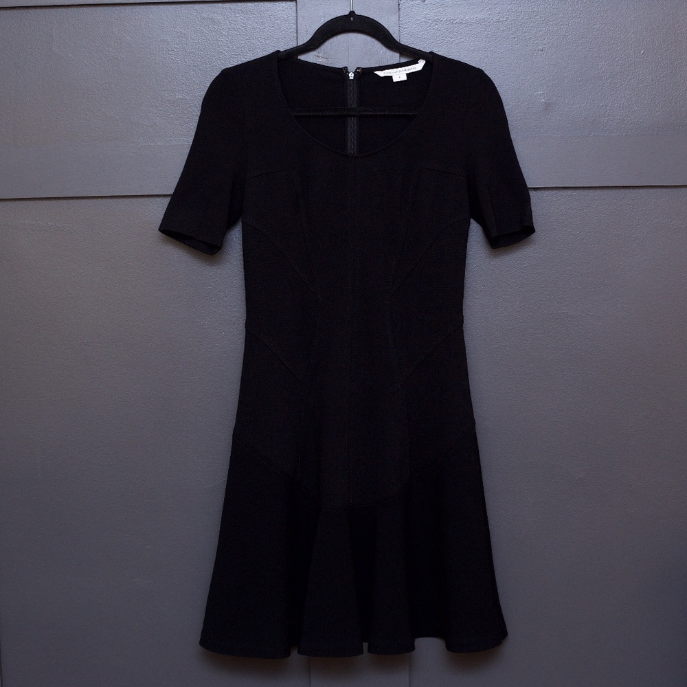 Diane Von Furstenberg DVF Black Fitted Dress Sz 4